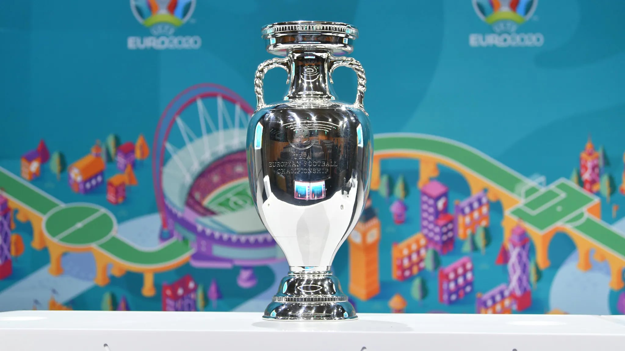 UEFA EURO2020の優勝トロフィー